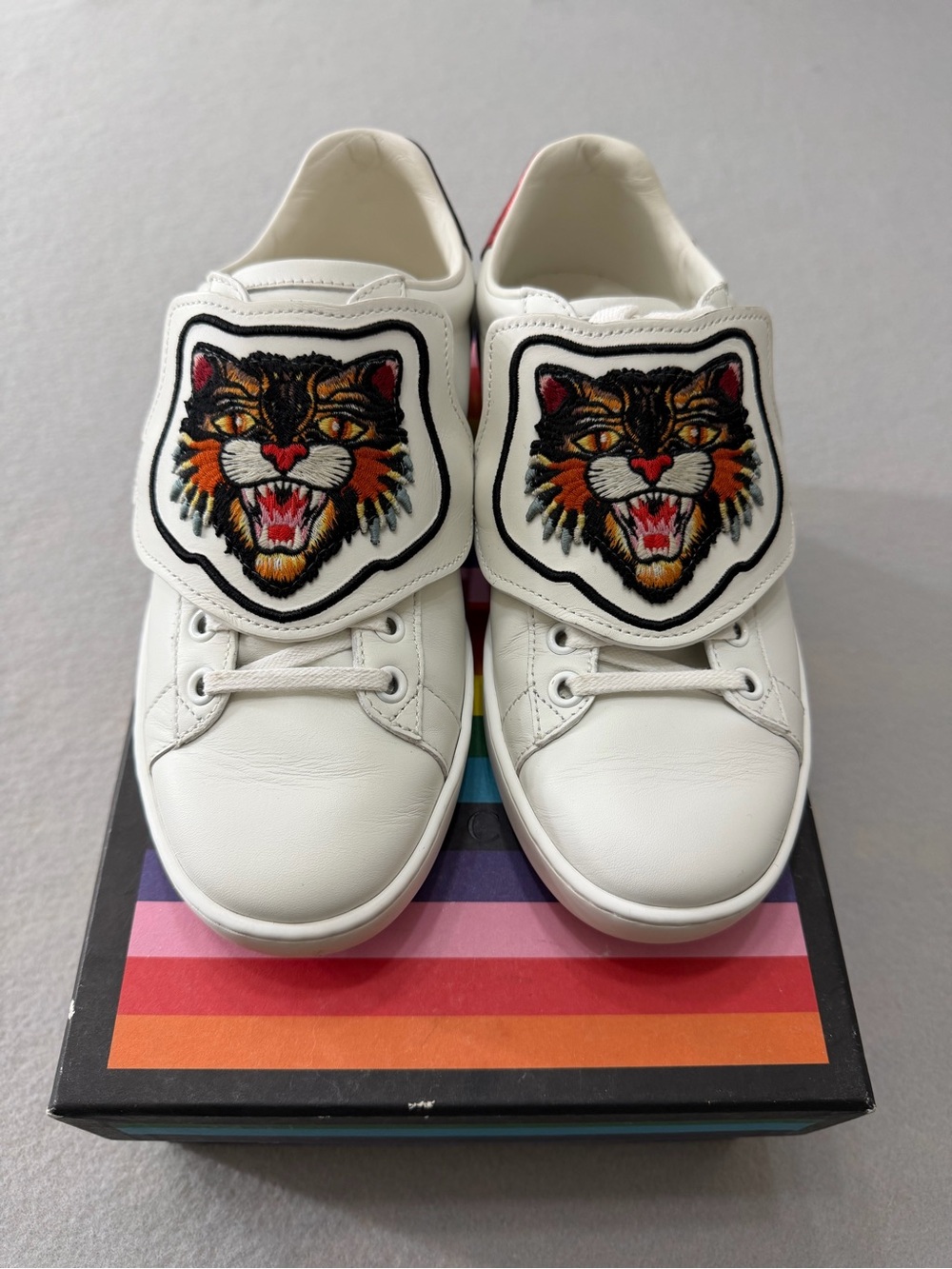 Gucci White Leather Sneakers with Embroidered Tiger Patch